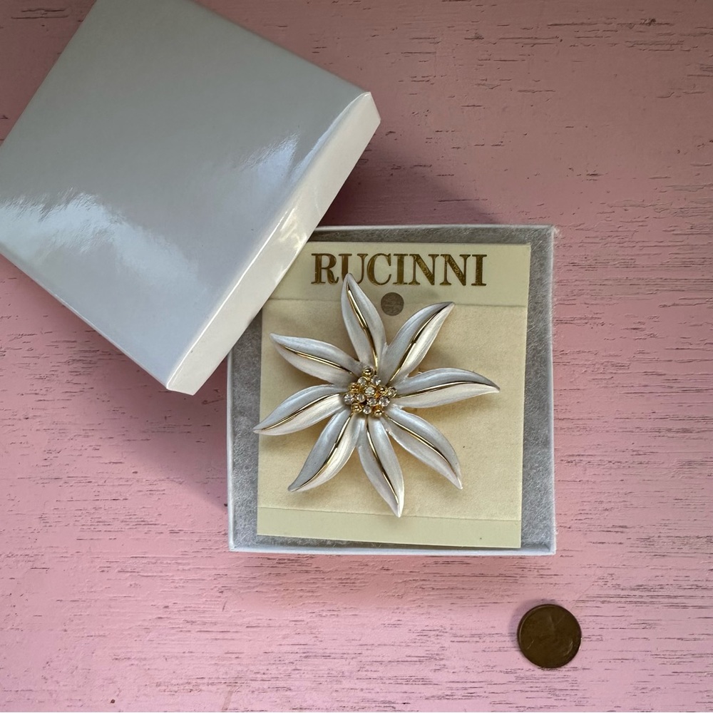 Rucinni Enamel Pin
